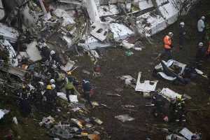 The wreckage of the LAMIA airlines charter plane carrying members of the Chapecoense Real football team is seen after it crashed in the mountains of Cerro Gordo, municipality of La Union, on November 29, 2016. A charter plane carrying the Brazilian football team crashed in the mountains in Colombia late Monday, killing as many as 75 people, officials said.  / AFP PHOTO / Raul ARBOLEDA