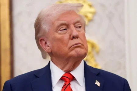 2025-10-10T214814Z-634557862-RC299HAPL1M3-RTRMADP-3-USA-TRUMP (1)