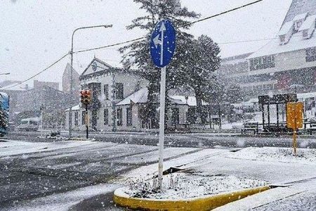 anticipan-nevadas-para-el-lunes-y-martes-en-ushuaia_tihH