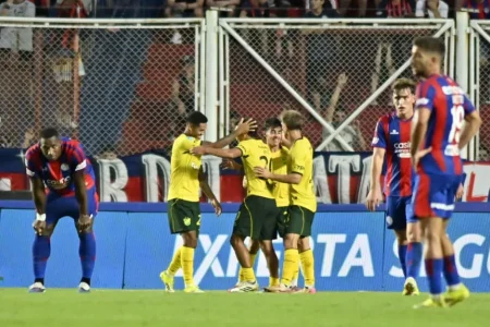 defensa-y-justicia-festejo-de-gol-_w862