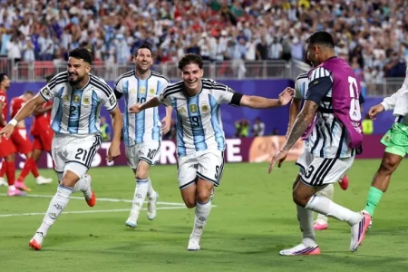 julian-alvarez-argentina-suiza_862x485