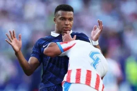 mbappe-paraguay_416x234