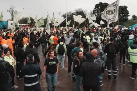trabajadores-de-peajes-realizan-una-protesta-y-denuncian-que-hay-500-puestos-de-trabajo-en-peligro-2002203