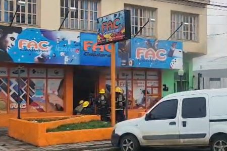 un-cortocircuito-provoco-un-incendio-en-un-comercio_Qobj